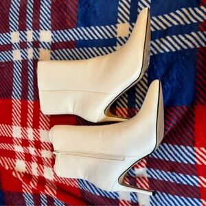 Rouge! Elegant White Heeled Boots